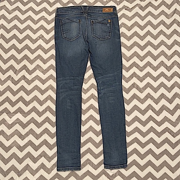 Divine Rights of Denim distressed skinny size 4/27 - Picture 5 of 7